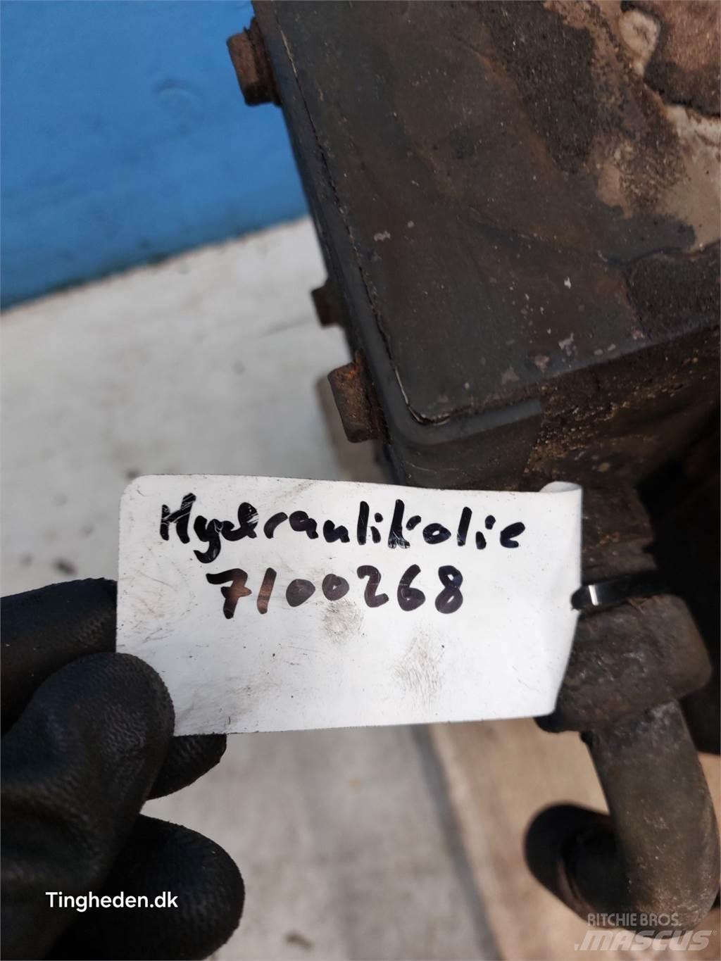 Hydrema 906C Radiators