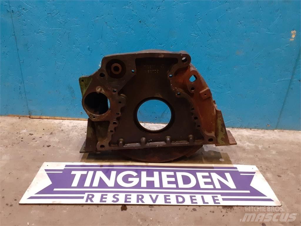 John Deere 935 Engines