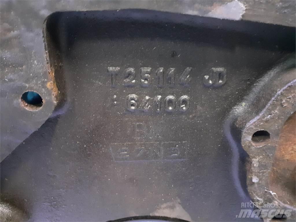 John Deere 935 Engines