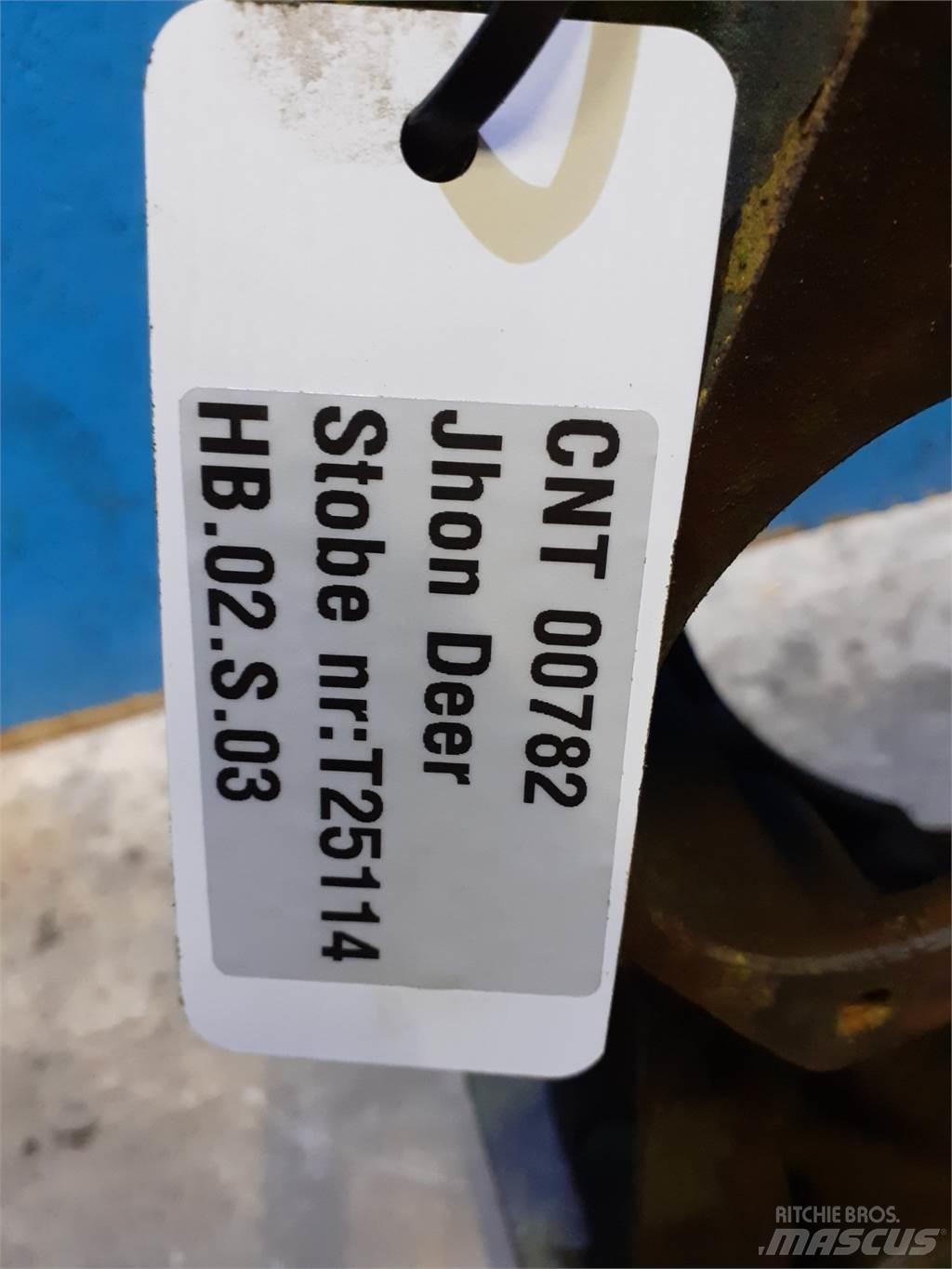 John Deere 935 Engines