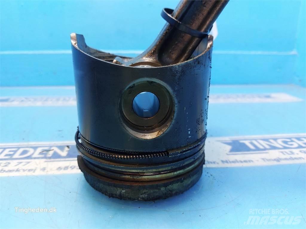 John Deere 955 Engines