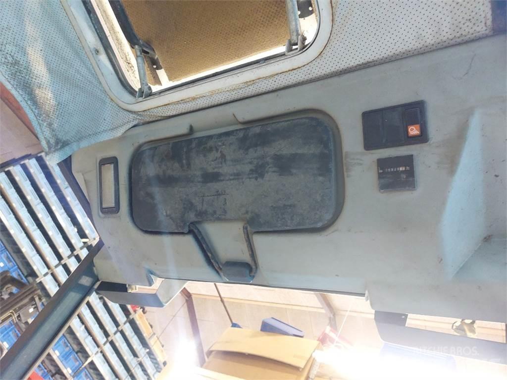 Kramer 712 Cabins and interior