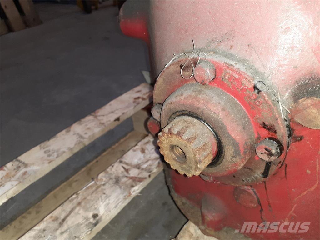 New Holland 370 Transmission