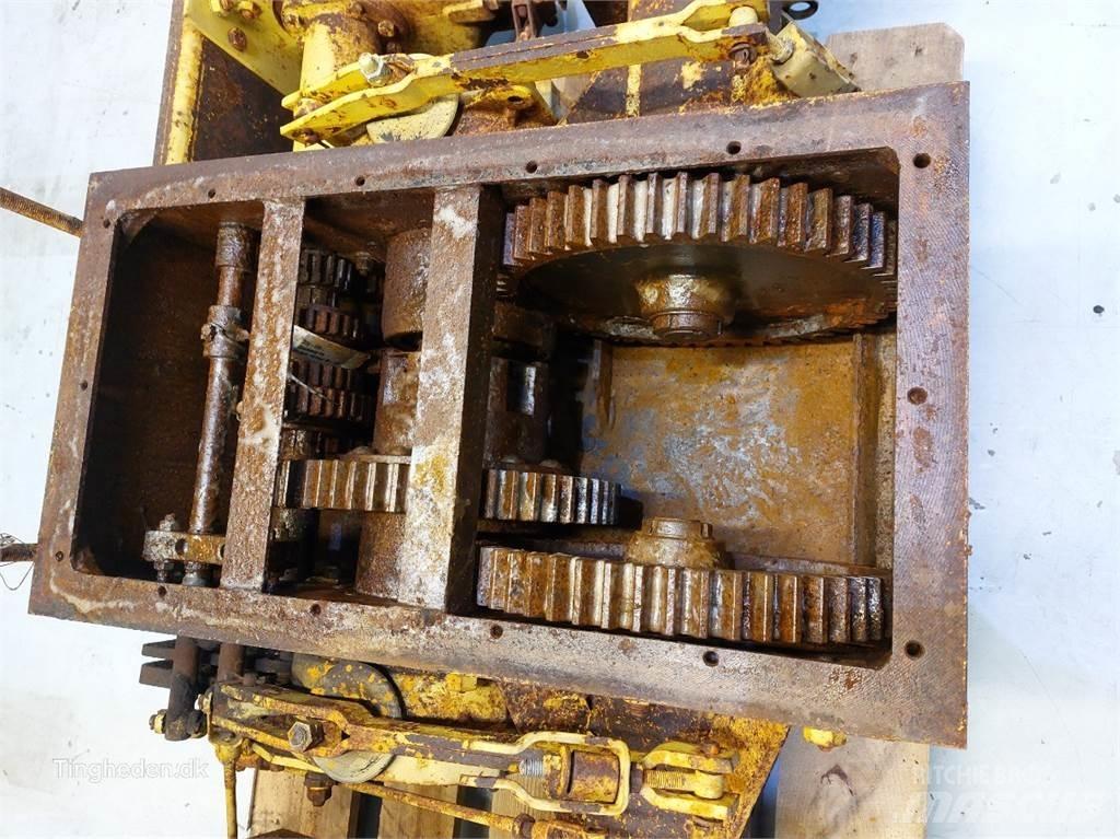 New Holland M140 Transmission
