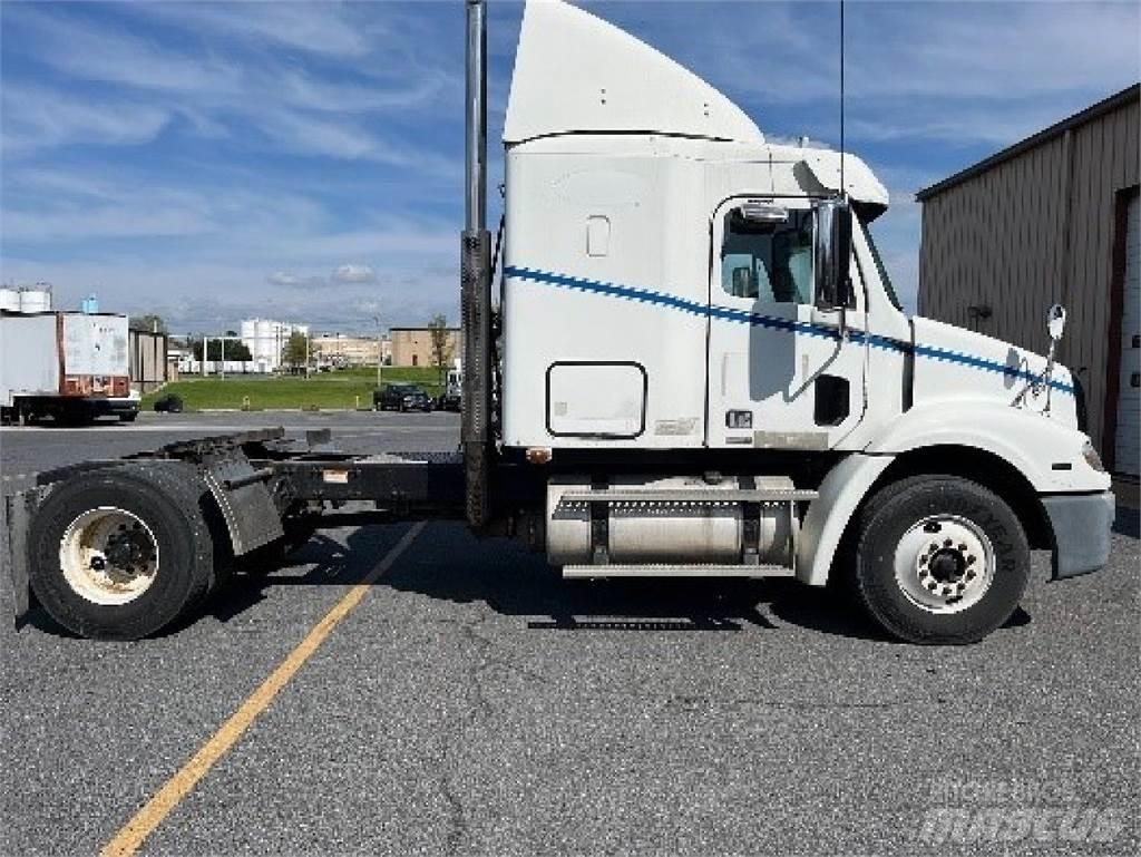 Freightliner CL112 Tractor Units