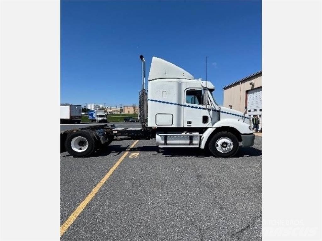 Freightliner CL112G Tractor Units