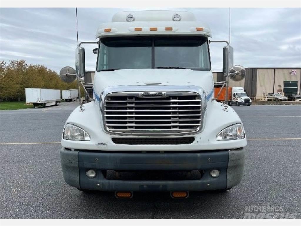 Freightliner CL112G Tractor Units