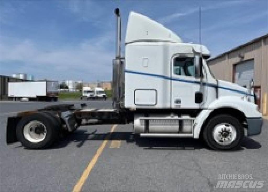 Freightliner CL112G Tractor Units