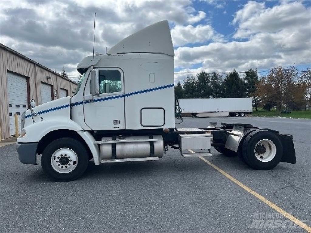 Freightliner CL112G Tractor Units