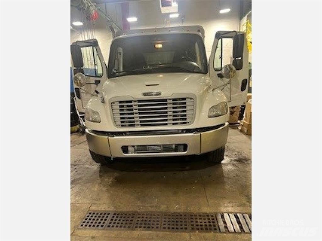 Freightliner M2106 Beverage delivery trucks
