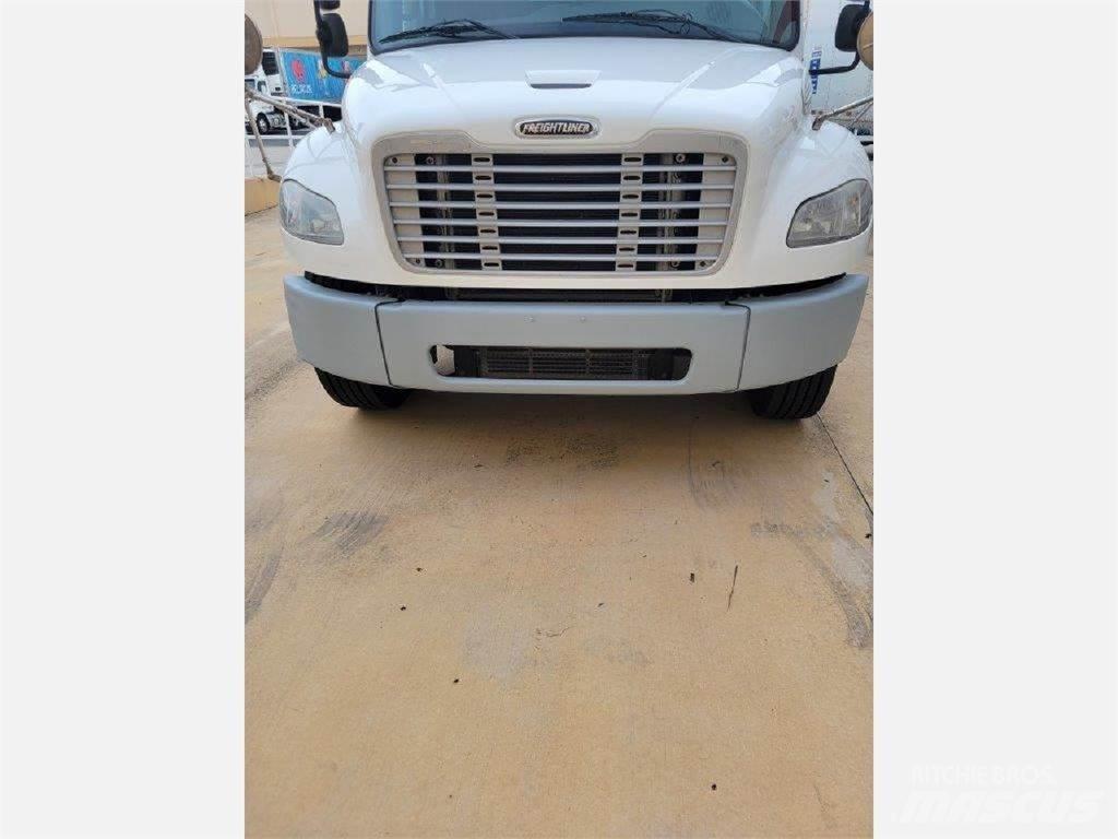 Freightliner M2106 Beverage delivery trucks
