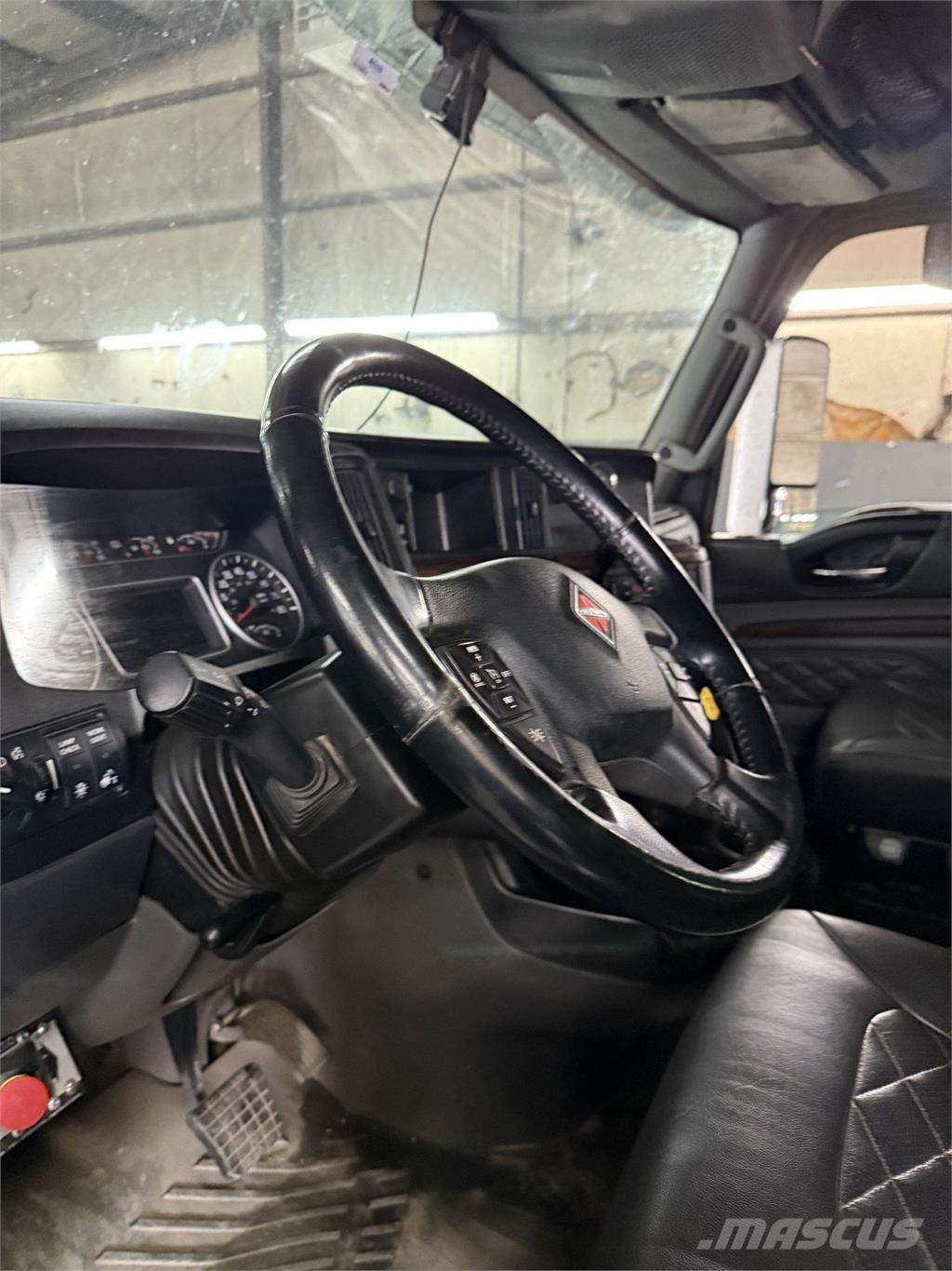 International HX620 Tractor Units