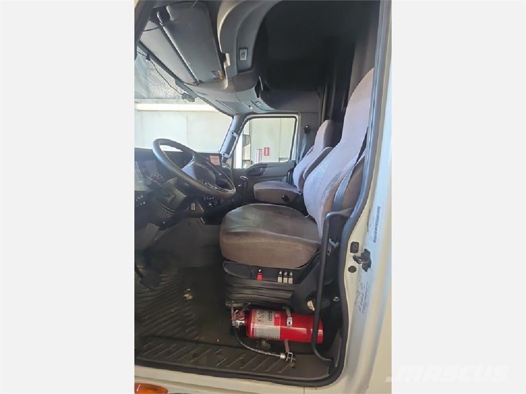 International LT Tractor Units