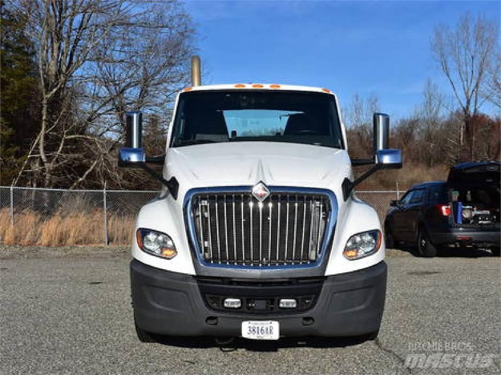 International LT625 Tractor Units
