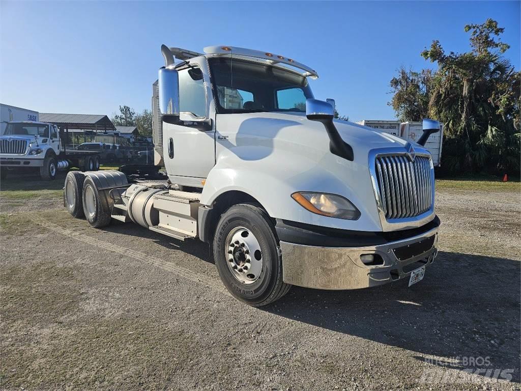 International LT625 Tractor Units