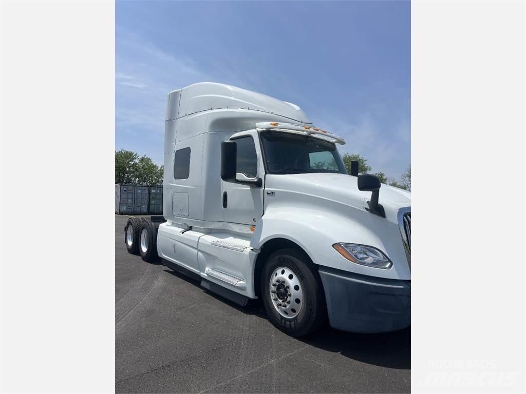 International LT625 Tractor Units