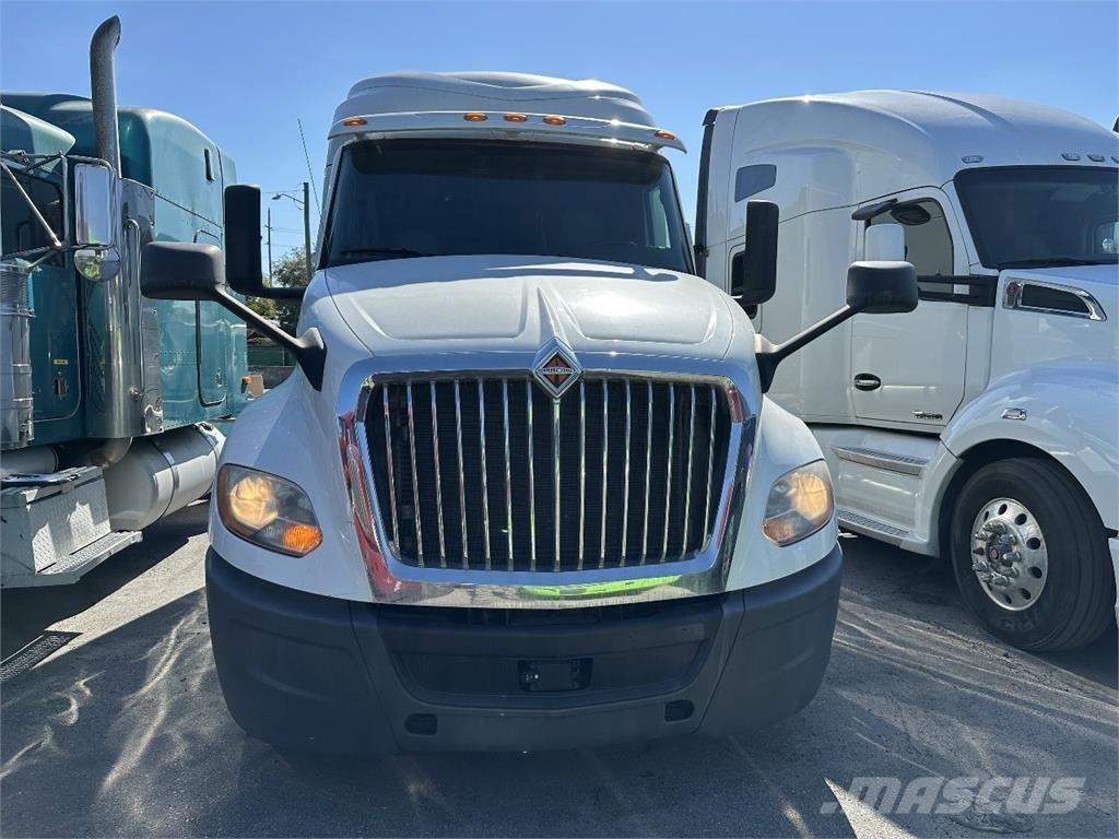 International LT625 Tractor Units
