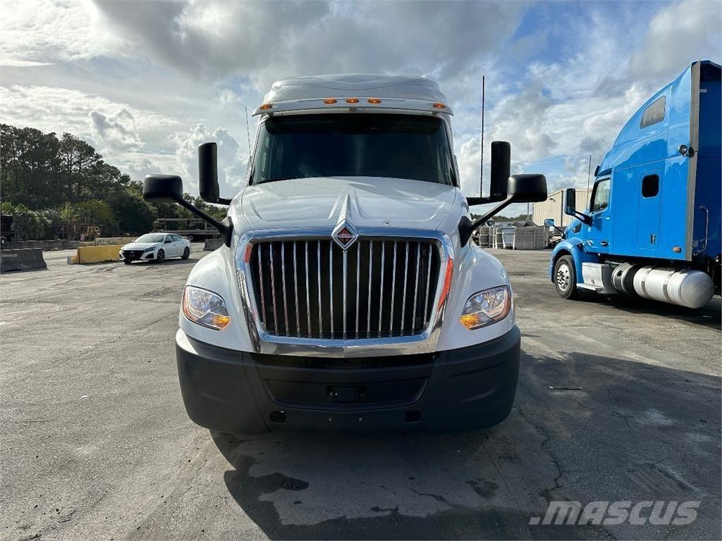 International LT625 Tractor Units