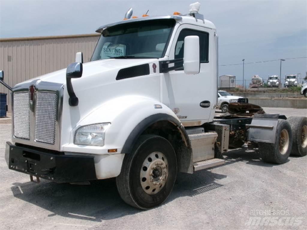 Kenworth T880 Tractor Units