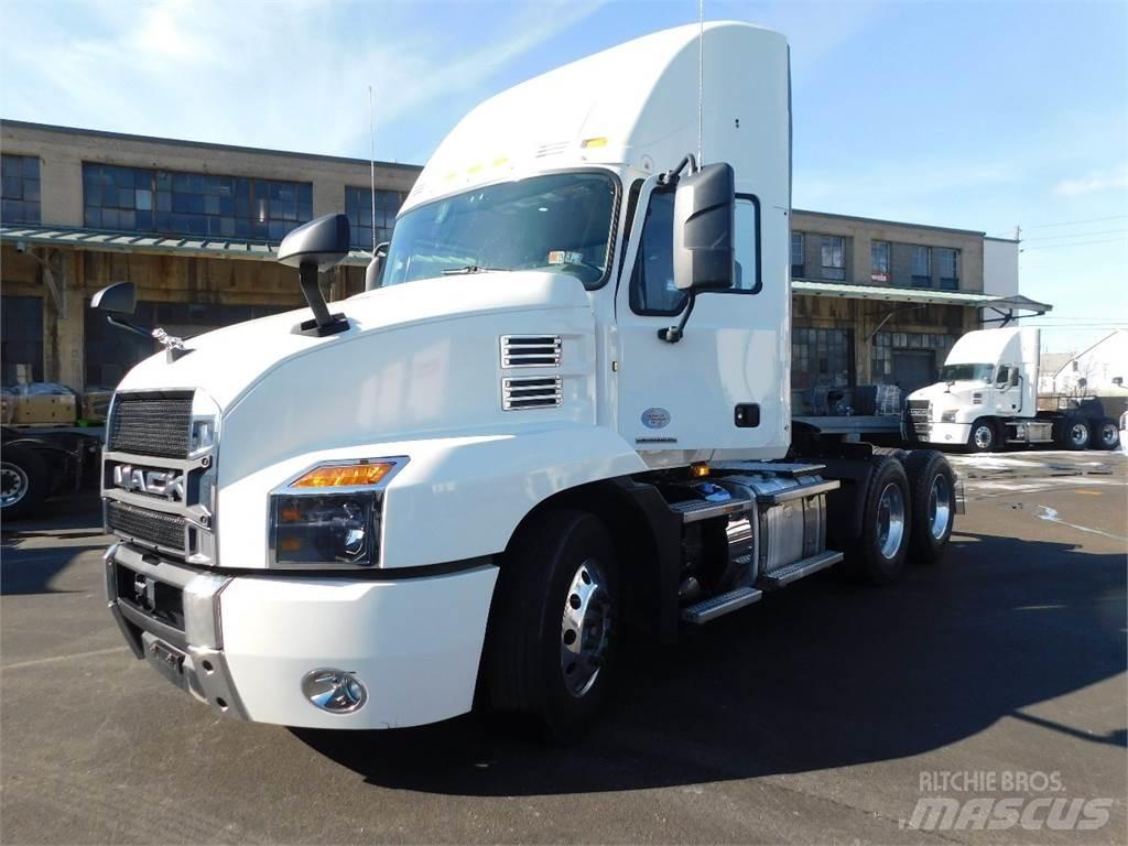 Mack AN64T Tractor Units