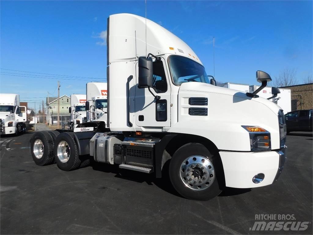 Mack AN64T Tractor Units