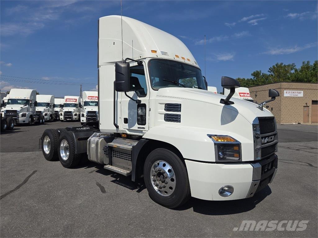 Mack AN64T Tractor Units