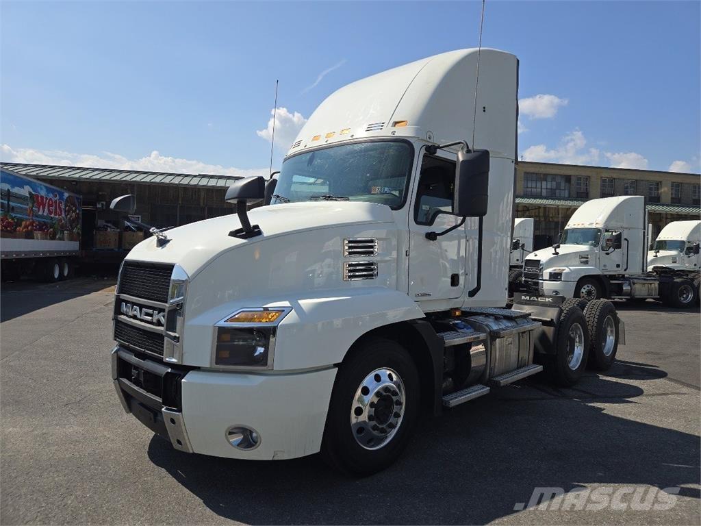 Mack AN64T Tractor Units