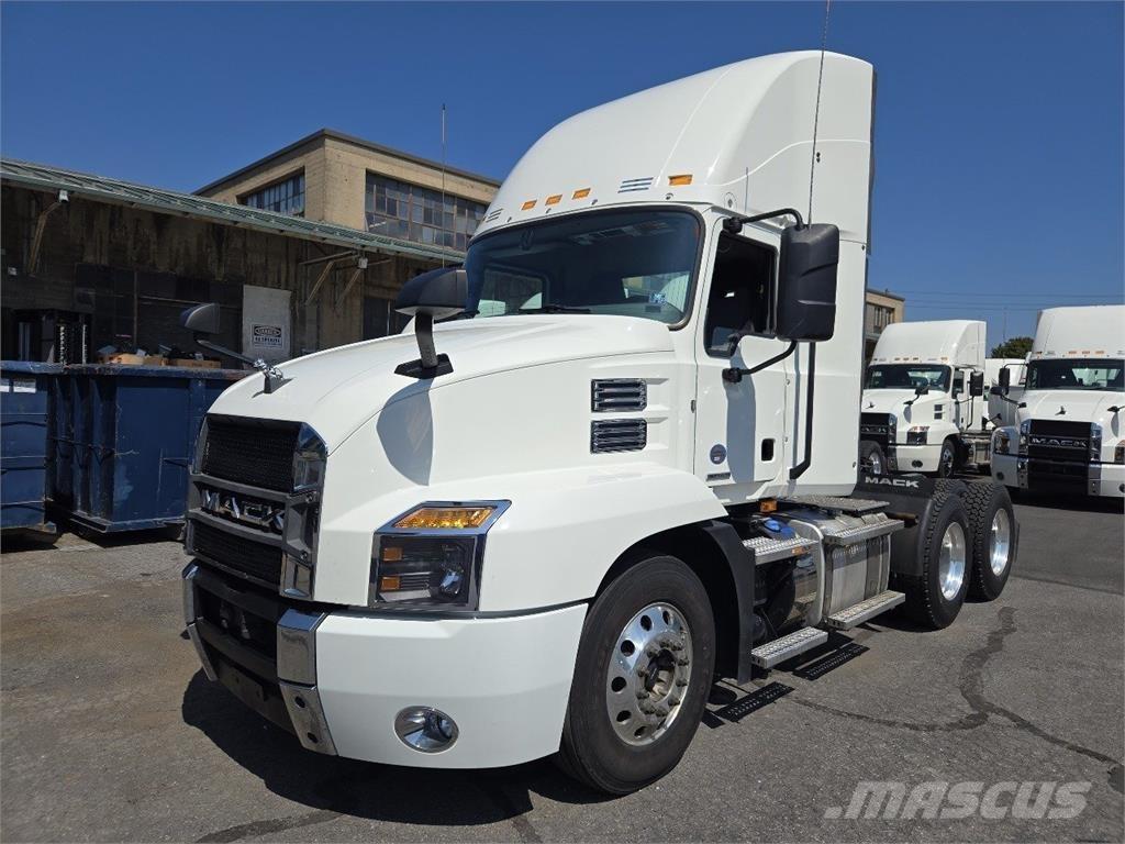 Mack AN64T Tractor Units
