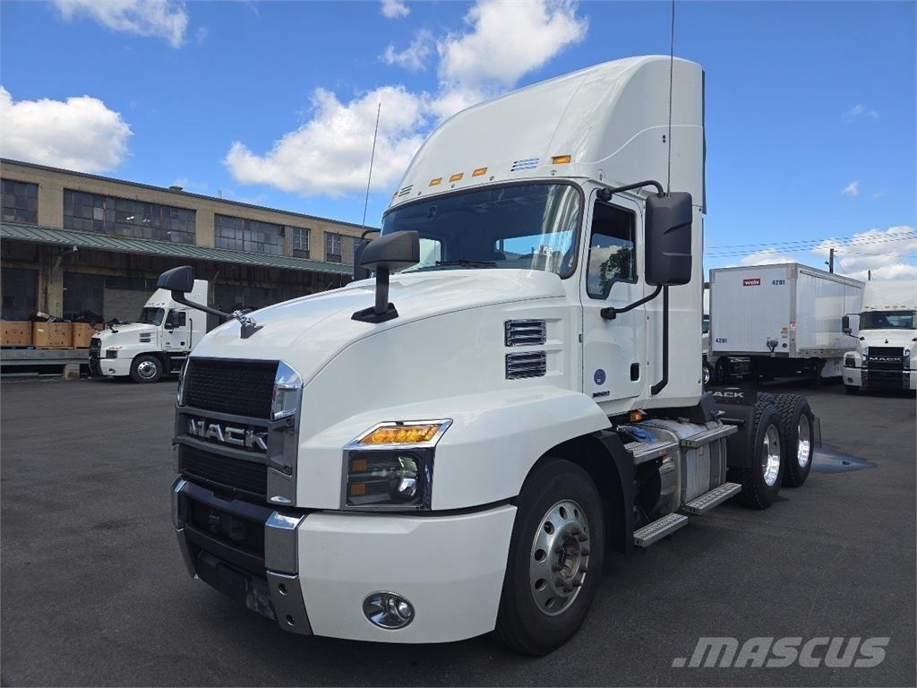 Mack AN64T Tractor Units