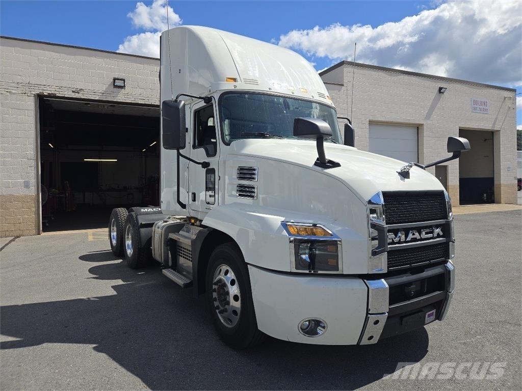 Mack AN64T Tractor Units