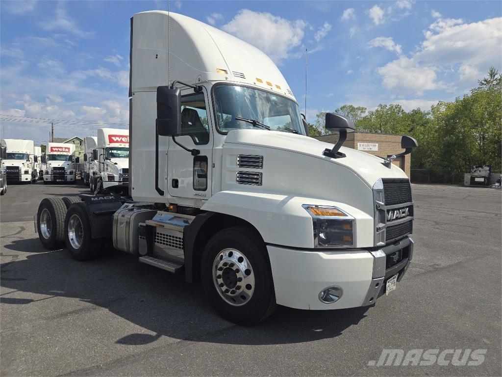 Mack AN64T Tractor Units