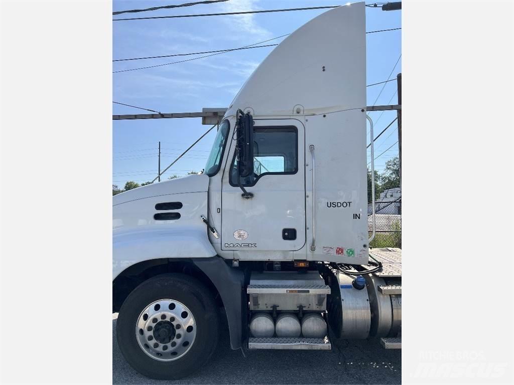 Mack CXU613 Tractor Units