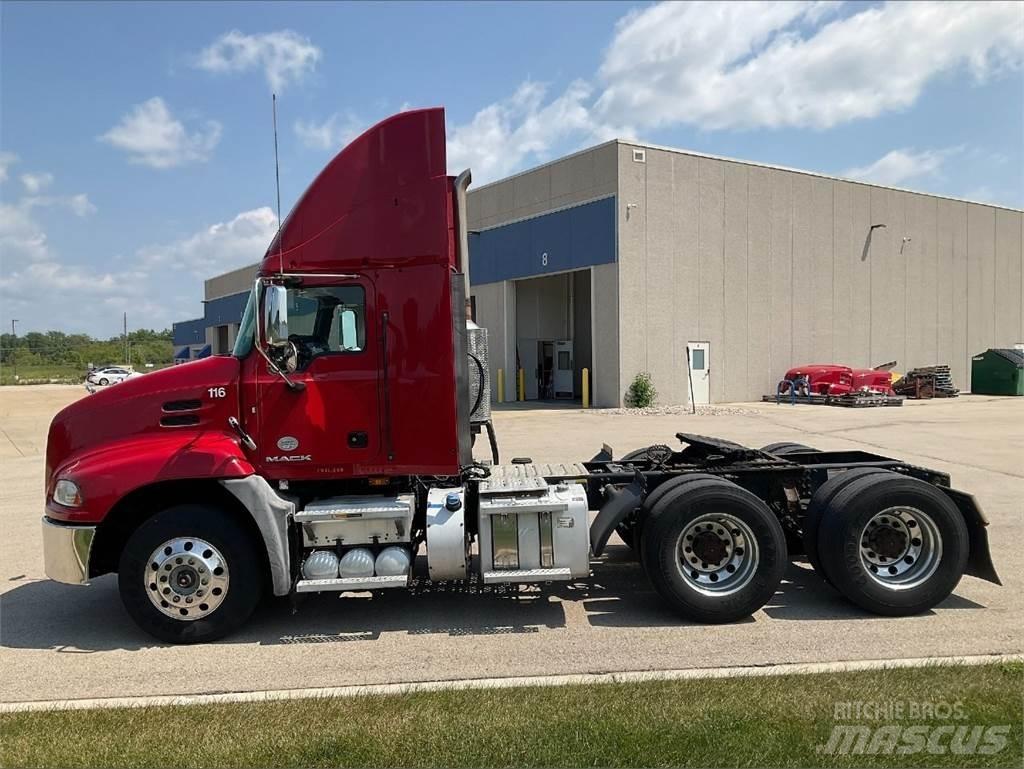 Mack CXU613 Tractor Units