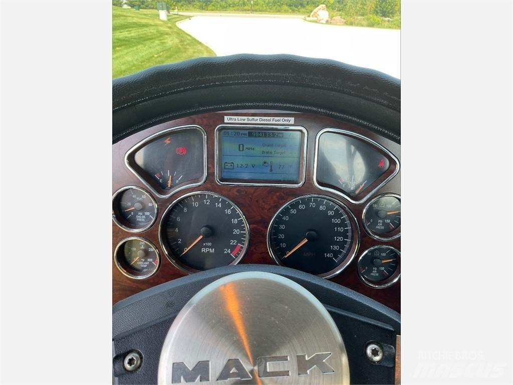 Mack CXU613 Tractor Units