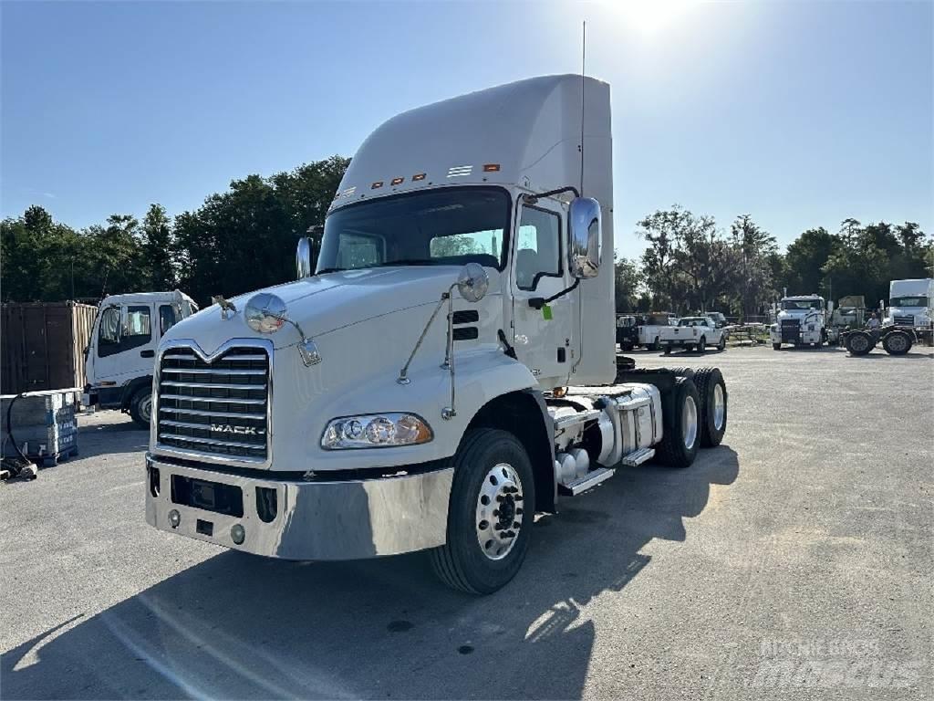 Mack CXU613 Tractor Units