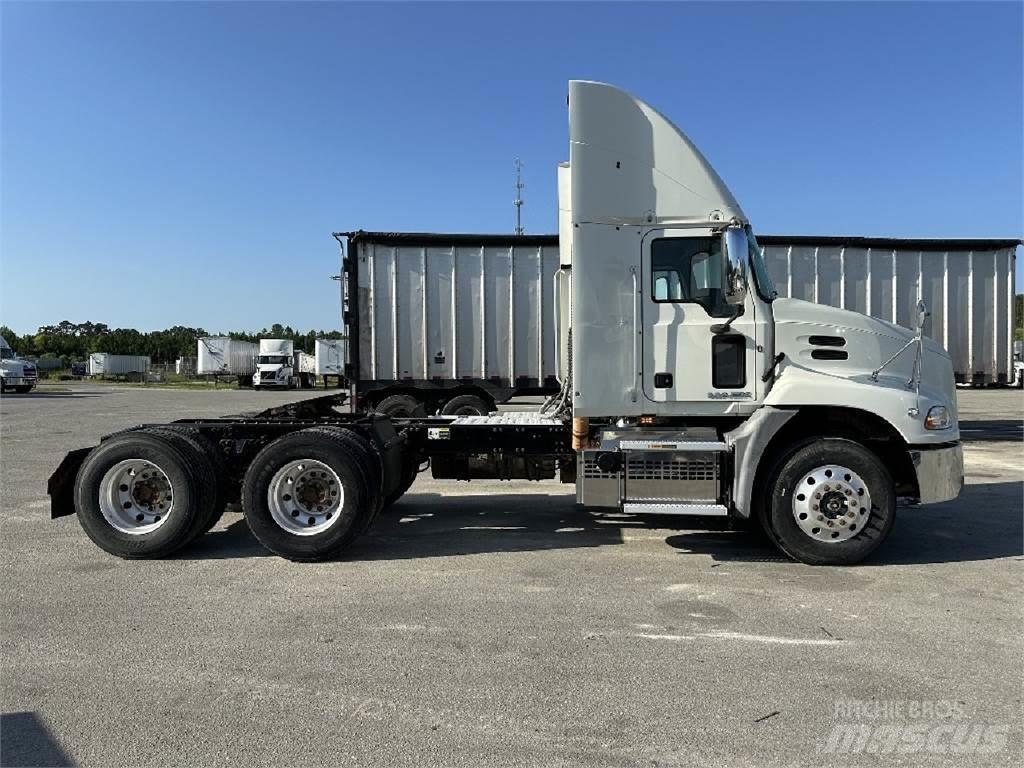 Mack CXU613 Tractor Units