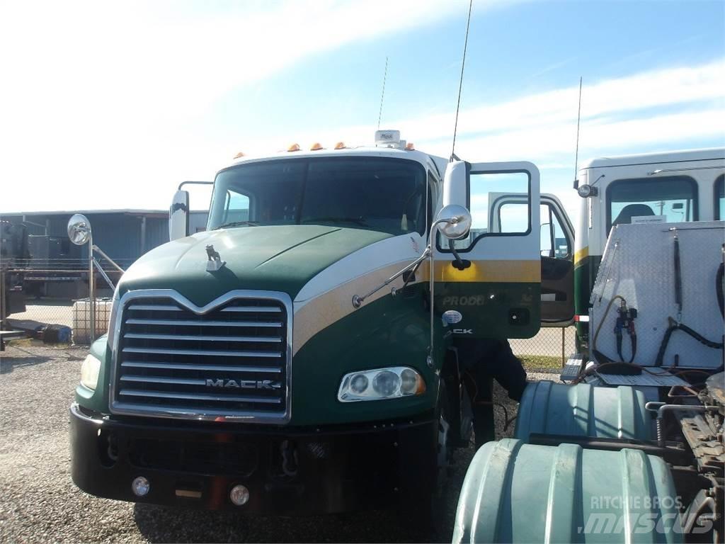 Mack CXU613 Tractor Units