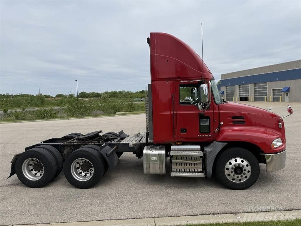 Mack CXU613 Tractor Units