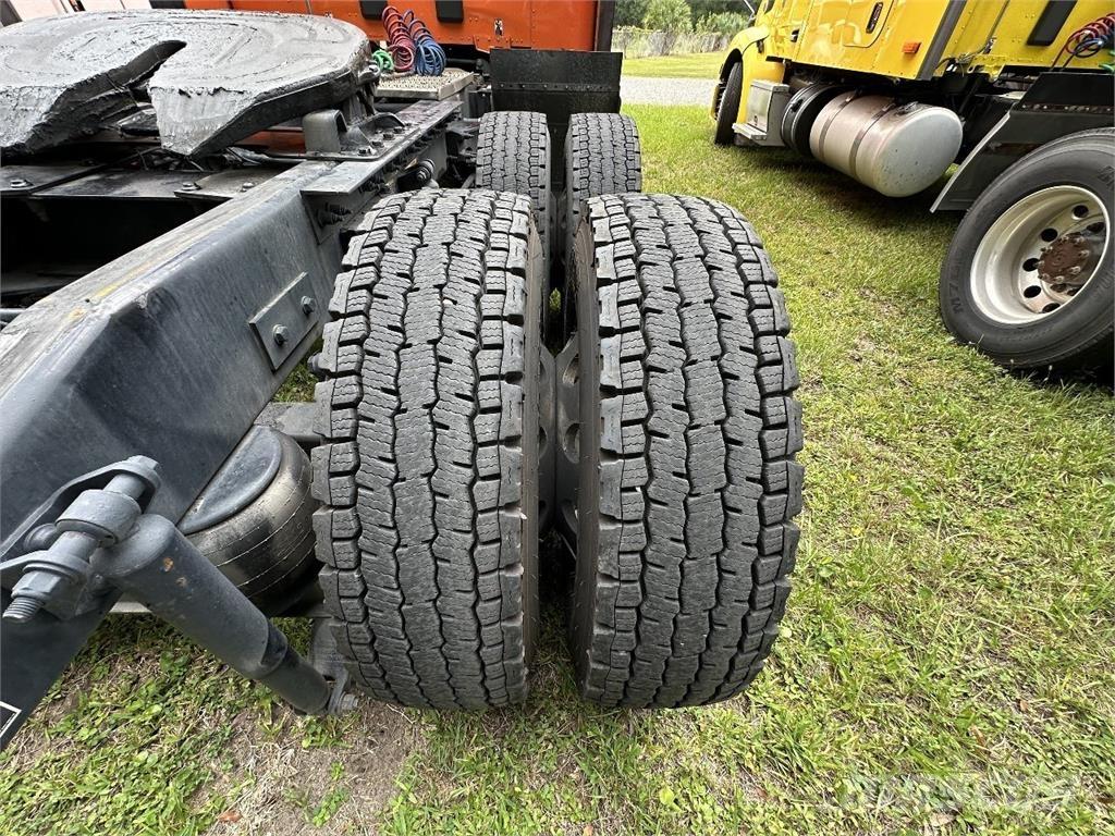 Peterbilt 579 Tractor Units