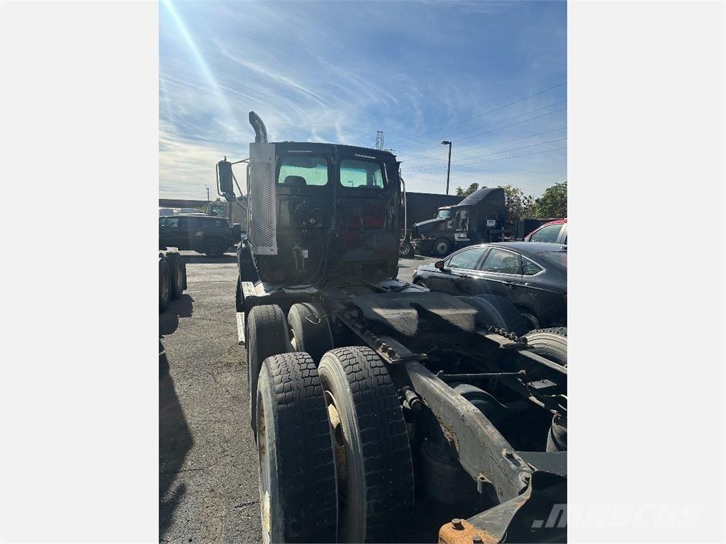 Sterling A9500 Tractor Units