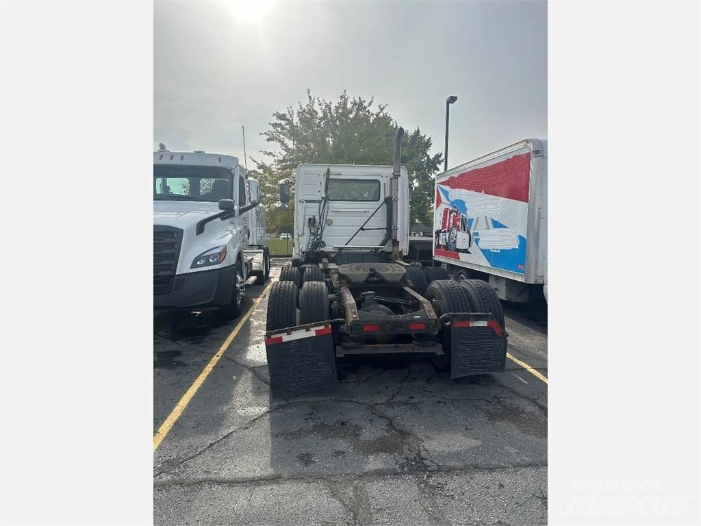 Volvo VNL300 Tractor Units