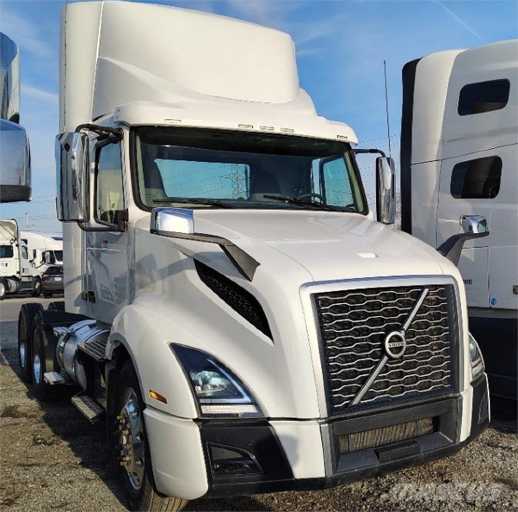 Volvo VNL300 Tractor Units
