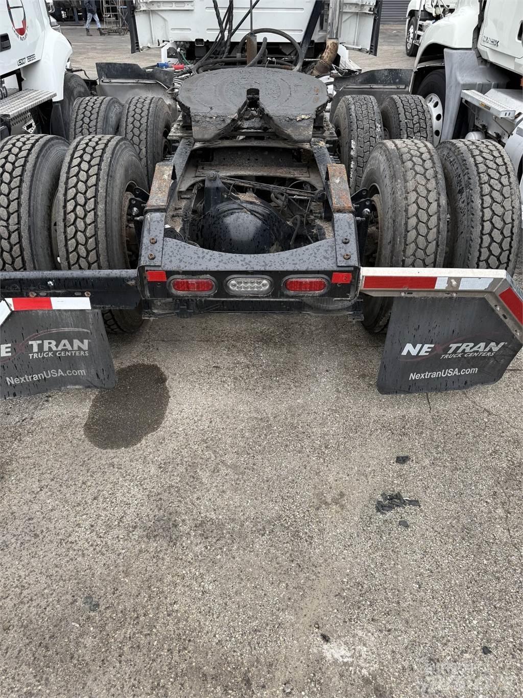 Volvo VNR64T300 Tractor Units