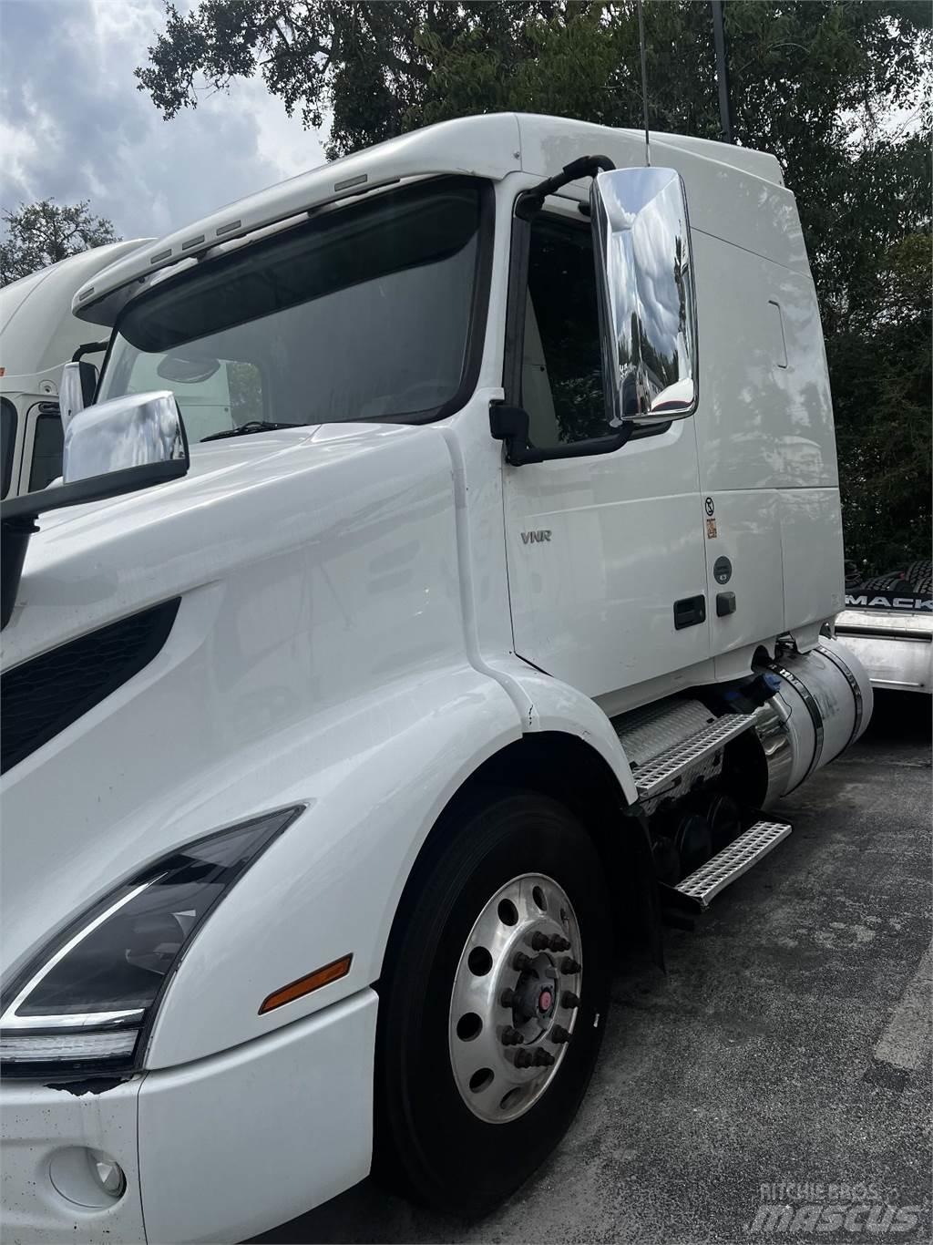 Volvo VNR64T640 Tractor Units