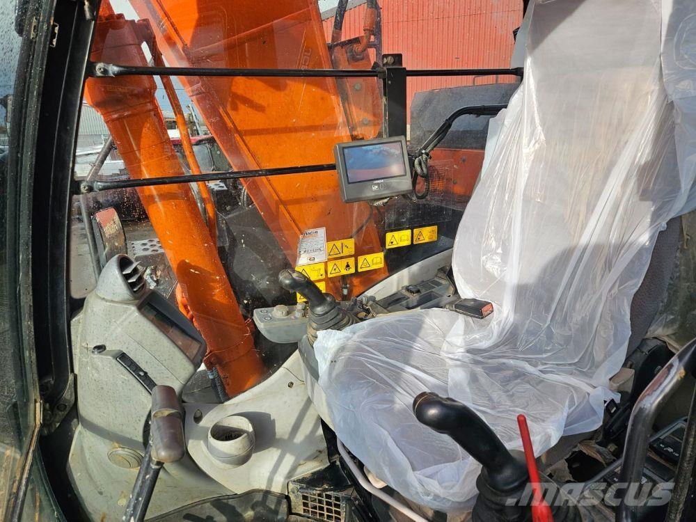 Hitachi ZX135 Crawler excavators