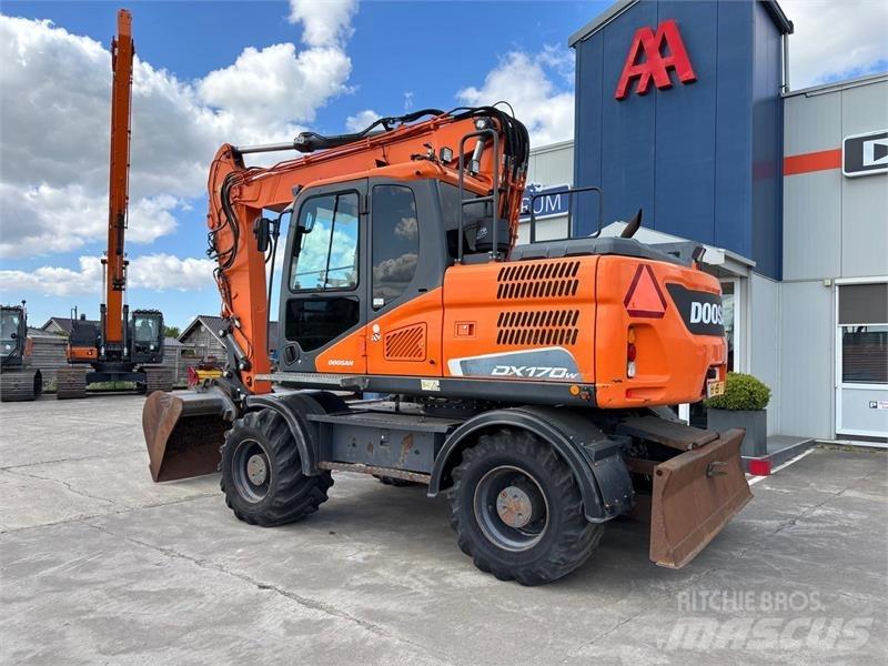 Doosan DX170W-5 Wheeled excavators