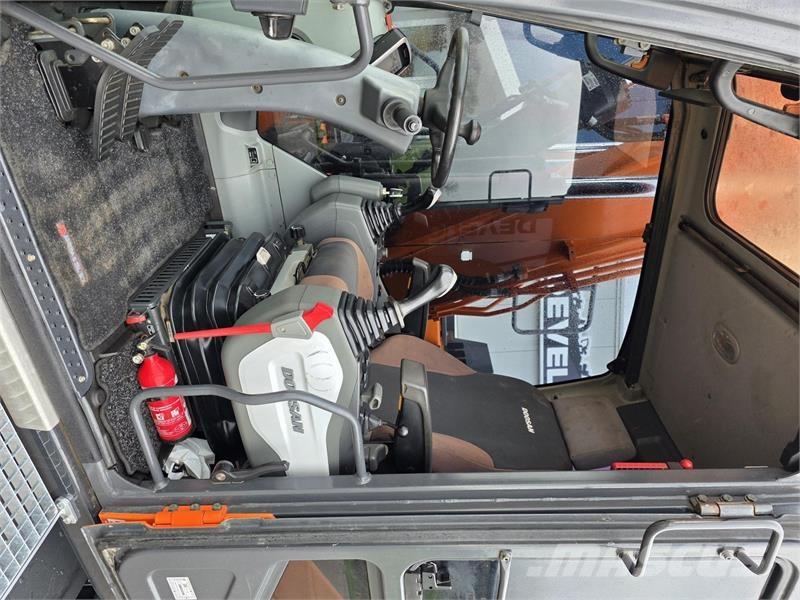 Doosan DX170W-5 Wheeled excavators