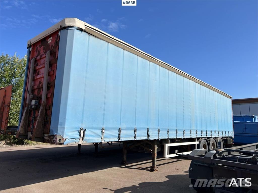 Fruehauf SS136/P3S Curtainsider semi-trailers