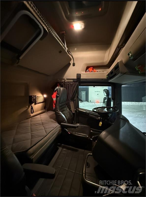 Scania R560 Tractor Units