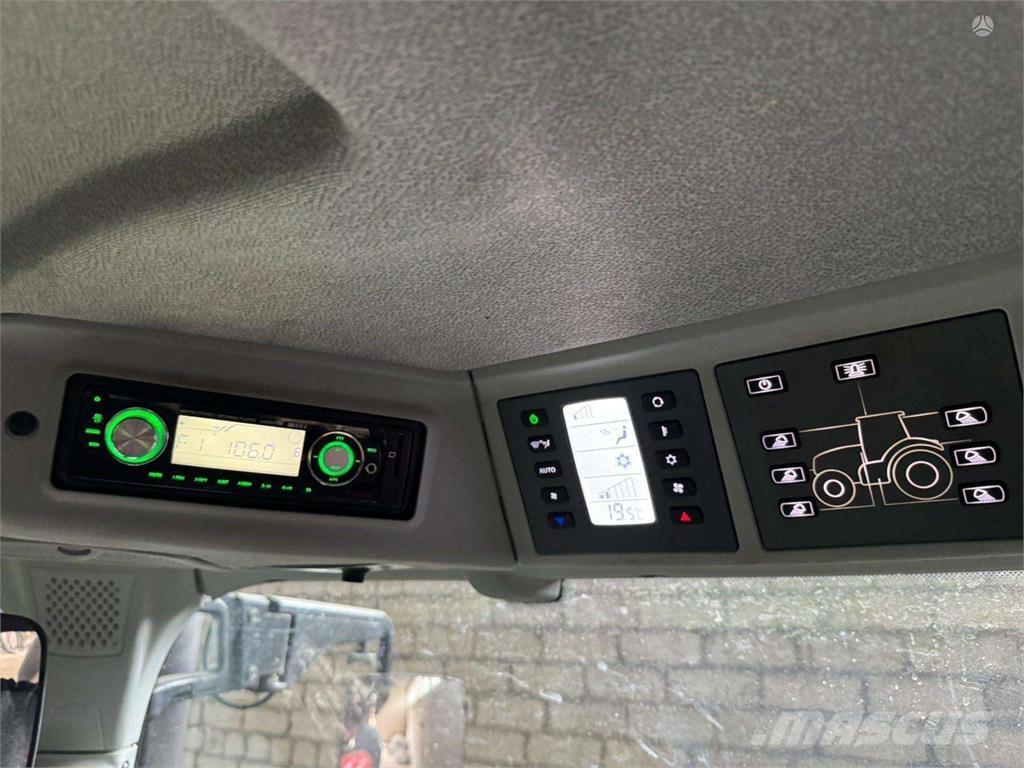 CLAAS Axion 870 Tractors